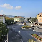 Fisherman's Lounge *