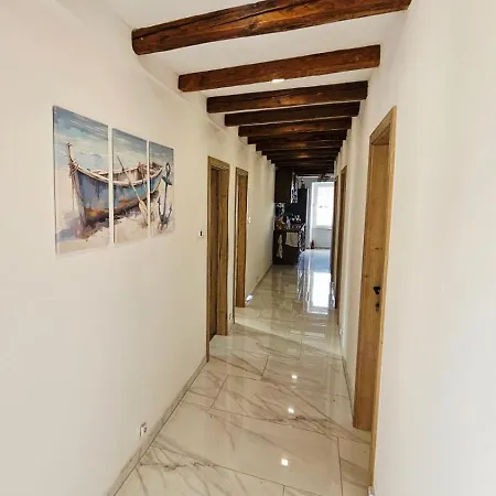 Fisherman's Lounge * Izola